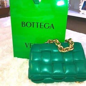 Like new lightly worn authentic 2021 Bottega Veneta purse.